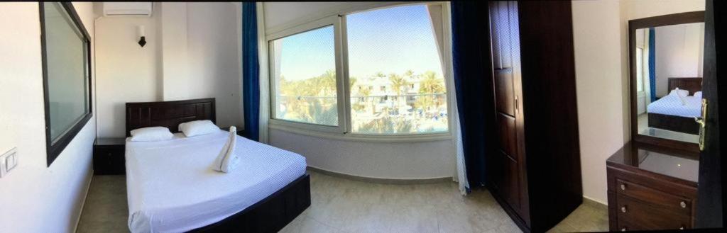 Family In View Aqua Mirage Bay